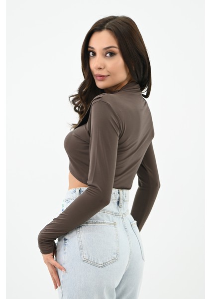 Kadın Dik Yaka Drapeli Kapaklı Crop Bluz 1655-24