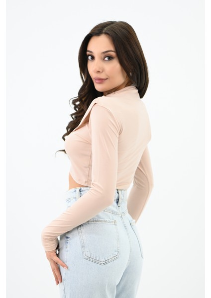 Kadın Dik Yaka Drapeli Kapaklı Crop Bluz 1655-24 fırsatları