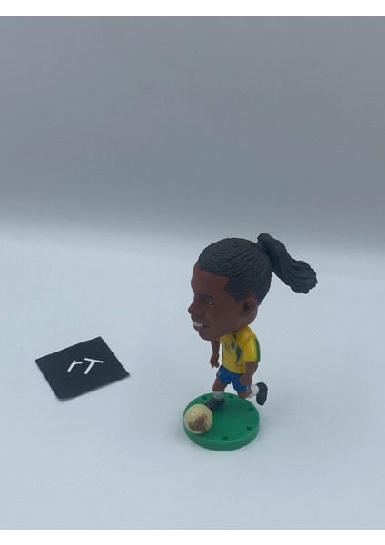 Futbol Yıldız Figürü Pvc Koleksiyon Modeli 6.5cm Mini Futbol Oyuncu Heykelcik Oyuncaklar Hediyelik Eşya Hayranları Için (Ronaldinho)