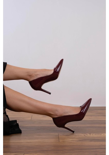 Özel Seri Klasik Stiletto Bordo Rugan fiyatları