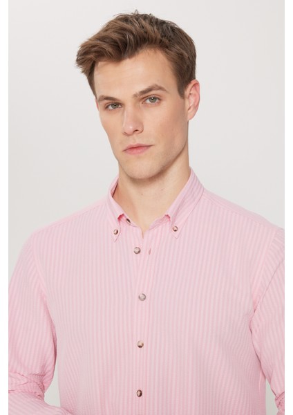 Erkek Pembe Slim Fit Dar Kesim Gofre Desenli Düğmeli Yaka Oxford Gömlek fırsatları