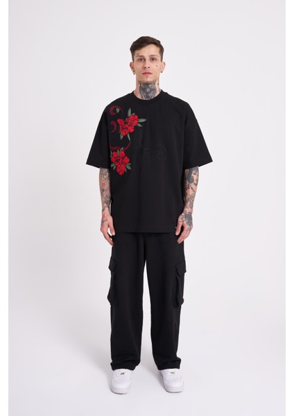 Erkek Sneaking Roses Nakışlı Oversize Siyah Tişört