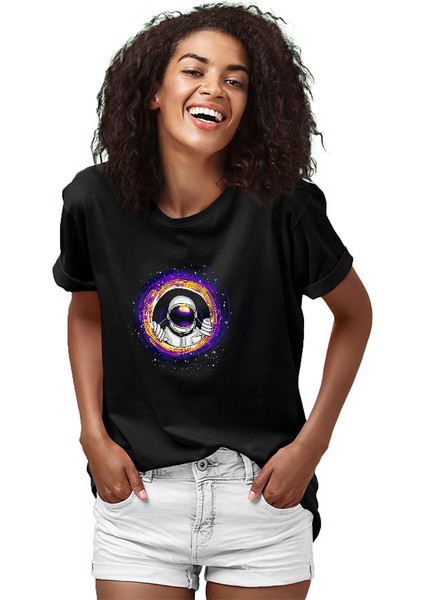 Kara Delikten Bakan Astronot Siyah Unisex Tişört T-Shirt fiyatları