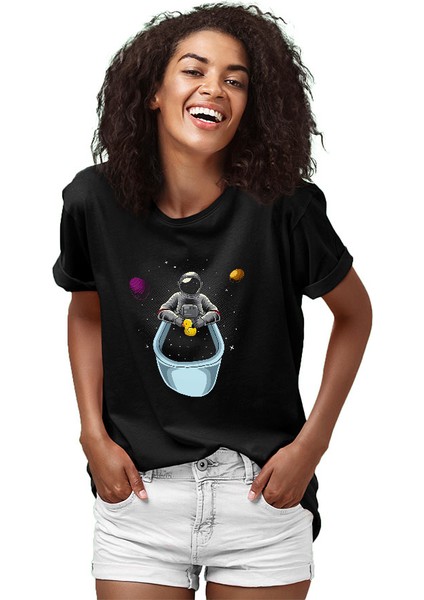 Küvette Yıkanan Astronot Siyah Unisex Tişört T-Shirt