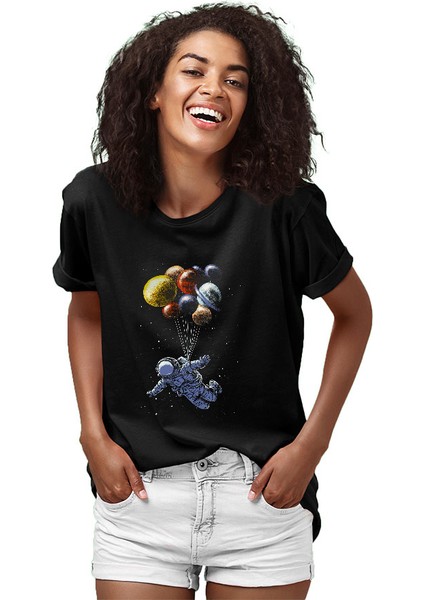 Astronot ve Uçan Gezegenler Siyah Unisex Tişört T-Shirt