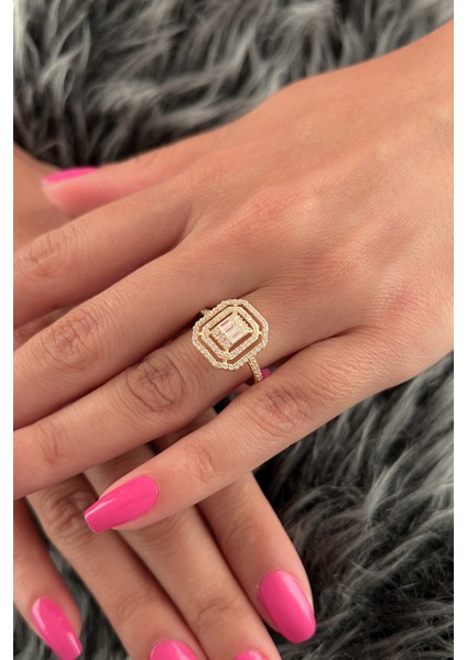 14 Ayar Altın Sarı Geniş Baget Taşlı Yüzük fiyatları