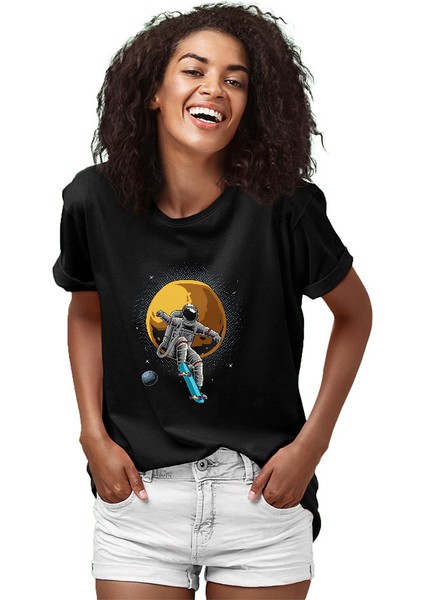 Kaykay Yapan Astronot Siyah Unisex Tişört T-Shirt fiyatları