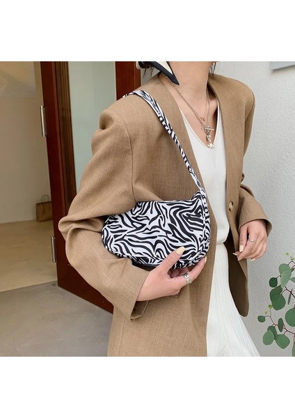 Zebra Tarzı Kadın Omuzdan Askili Çanta Moda Hayvan Desen Baskılı Çanta Rahat Naylon Kelebek Leopar Zebra Inek Baskı Kadın Çanta Koltukaltı Çanta (Yurt Dışından)