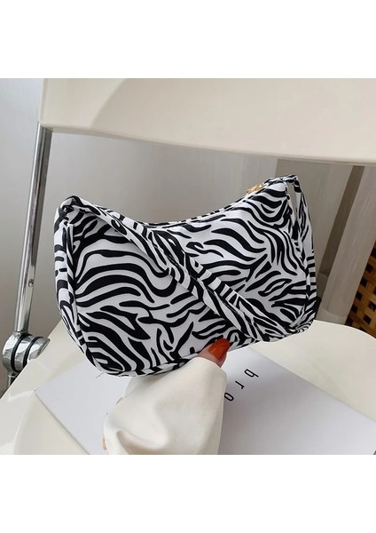 Zebra Tarzı Kadın Omuzdan Askili Çanta Moda Hayvan Desen Baskılı Çanta Rahat Naylon Kelebek Leopar Zebra Inek Baskı Kadın Çanta Koltukaltı Çanta (Yurt Dışından)