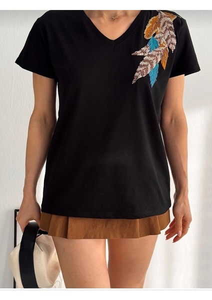 Yaprak Nakışlı Ve Pullu T-Shirt