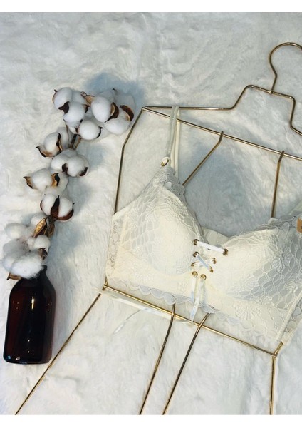 Ön Bağcıklı Dantel Işlemeli Desteksiz Ekru Sütyen fırsatları