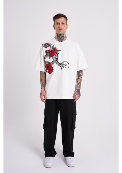 Erkek Sneaking Roses Nakışlı Oversize Ekru Tişört