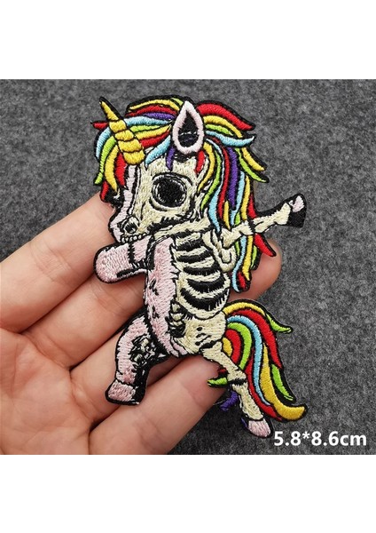 No.46 Tarzı Siyah Kırmızı Punk Işlemeli Yamalar Kaya Anime Giysiler Üzerinde Yamalar Kafatası Demir On Patch Giyim Dudaklar Için Camgöbeği Rozetleri Çıkartmalar (Yurt Dışından)