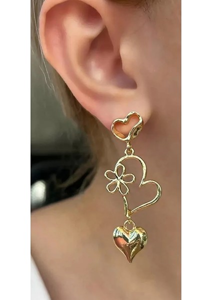 Altın Renk Kalp Figürlü Çiçek Detaylı Metal Küpe (Çift)