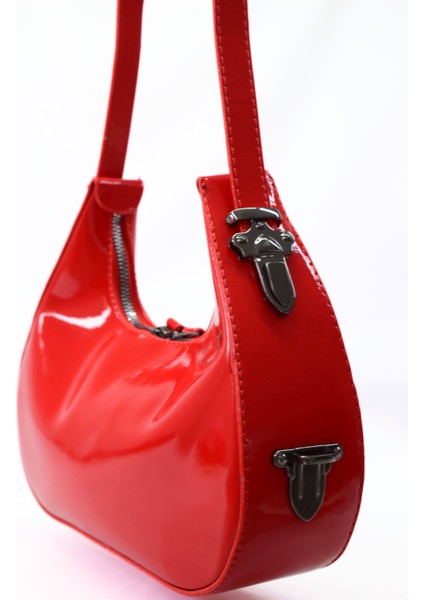 Kadın Rugan Deri Baget Cherry Bag Kol Çantası fırsatları