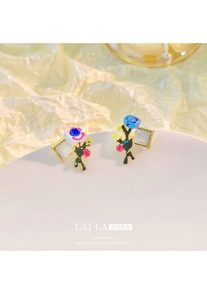 Asimetrik Küpeler, Küçük ve Narin, Şık ve Çok Yönlü (Yurt Dışından) fiyatları