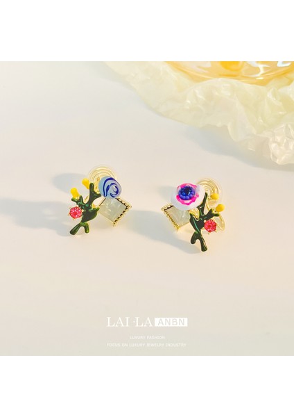 Asimetrik Küpeler, Küçük ve Narin, Şık ve Çok Yönlü (Yurt Dışından) modelleri