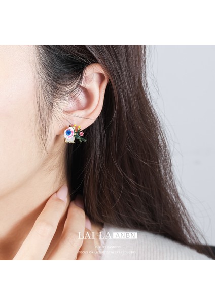 Asimetrik Küpeler, Küçük ve Narin, Şık ve Çok Yönlü (Yurt Dışından) fırsatları