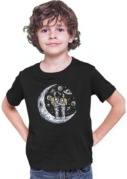 Ay Üstünde Flört Eden Astronotlar Siyah Unisex Çocuk Tişört T-Shirt