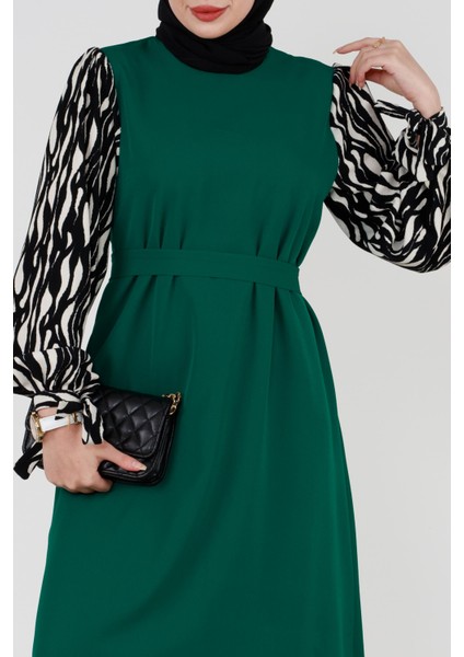 Kolları Desenli Tesettür Elbise-Zümrüt Yeşili fırsatları