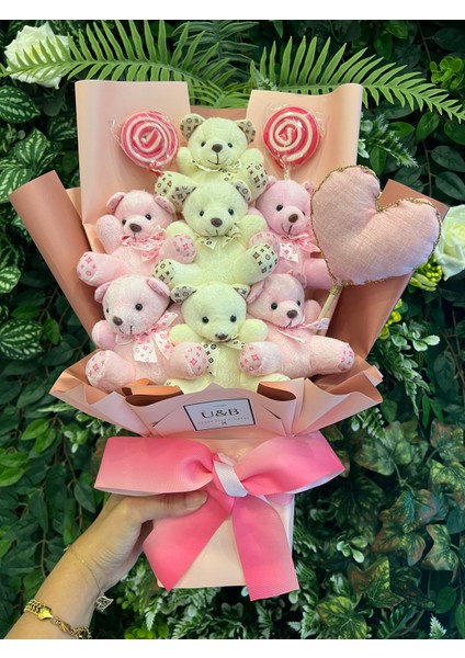 Karışık Pembe Kalpli Şekerli Ayıcık Çiçek Buketi fiyatları