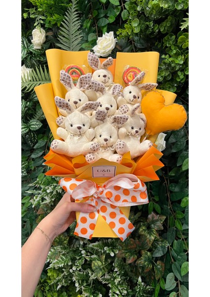 Sevimli Tavşanlar Kalpli Şekerli Ayıcık Çiçek Buketi fiyatları