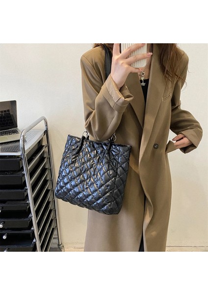 Siyah Sonbahar Kış Kadın Tote Çanta Kapitone Pamuk Yastıklı Üst Saplı Çanta Büyük Kapasiteli Zincir Katı Seyahat Çantası Okul Ofis Için (Yurt Dışından) modelleri