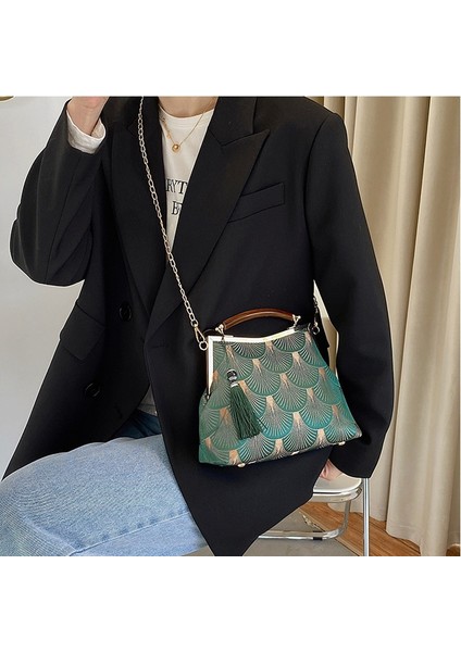 Kadın Çantası 7 22CMX16CMX5CM Vintage Tasarımcı Kilit Kabuk Çanta Saf El Yapımı Çanta Saçak Zincir Kadın Omuz Crossbody Çanta Şık Bayan Kadın Çanta Kuyu Çantası (Yurt Dışından) fırsatları