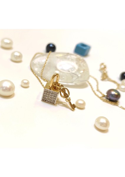 Kutu ve Anahtar Kolye 14 Ayar Altın HD VİDEOLU