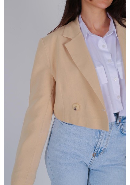 Kadın Bej Düğmeli Crop Blazer Ceket fırsatları