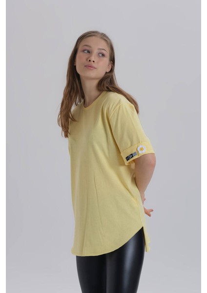 Sarı Kadın Papatya Kol Detay Asimetrik Kesim Bisiklet Yaka Örme T-Shirt fırsatları