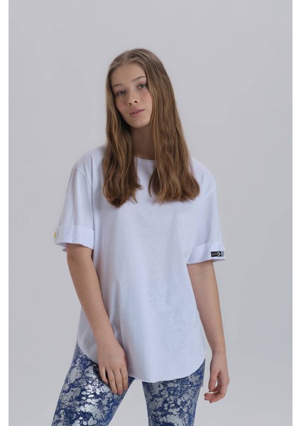 Beyaz Kadın Papatya Kol Detay Asimetrik Kesim Bisiklet Yaka Örme T-Shirt fırsatları