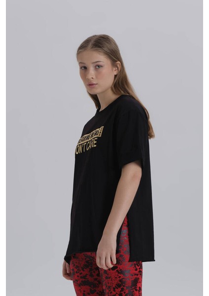 Siyah Kadın Breaking News Baskı Yandan Yırtmaçlı Bisiklet Yaka Örme T-Shirt modelleri