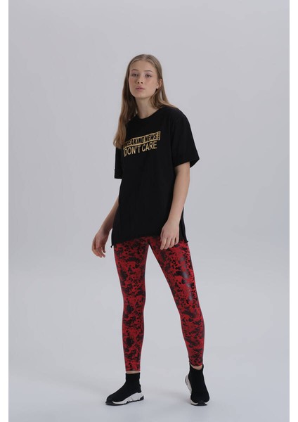 Siyah Kadın Breaking News Baskı Yandan Yırtmaçlı Bisiklet Yaka Örme T-Shirt indirimleri
