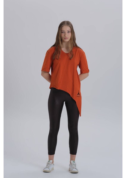 Kiremit Kadın Eiffel Baskı Detay Asimetrik Kesim T-Shirt modelleri