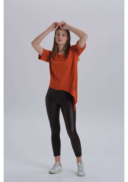 Kiremit Kadın Eiffel Baskı Detay Asimetrik Kesim T-Shirt indirimleri