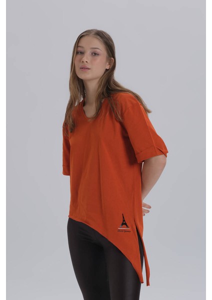 Kiremit Kadın Eiffel Baskı Detay Asimetrik Kesim T-Shirt