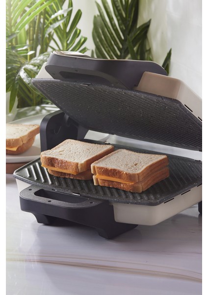 Future Essential Izgaralı Tost Makinesi fırsatları