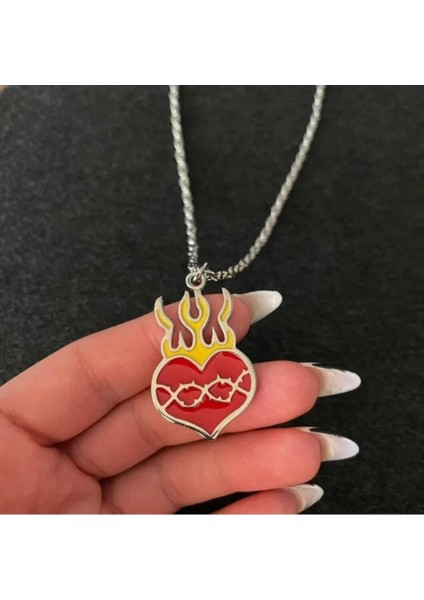 Gothic Fire Red Heart Burgulu Zincirli Kolye