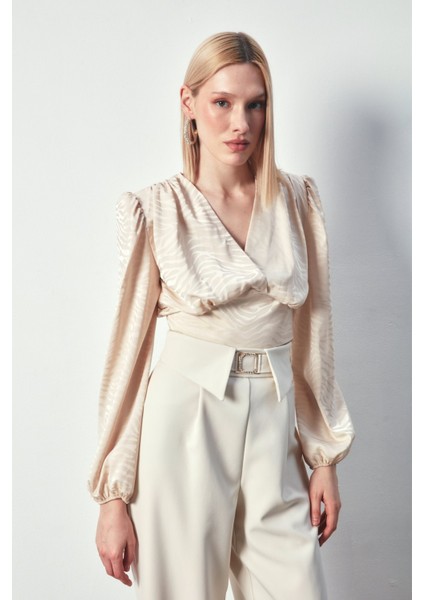 Desenli Kruvaze Saten Bluz - Bej
