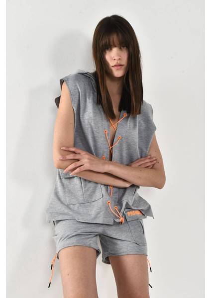 Gri Çapraz Bağcık Detaylı Kapüşonlu Şortlu Takım fiyatları