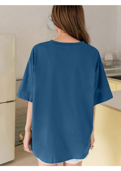 Kadın Turkuaz Mavisi Holiday 1961 Baskılı Oversize T-Shirt fırsatları