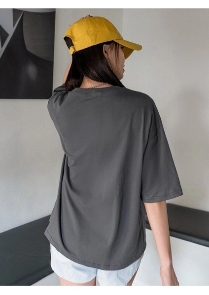 Kadın Koyu Gri Explore Baskılı Oversize Bisiklet Yaka T-Shirt