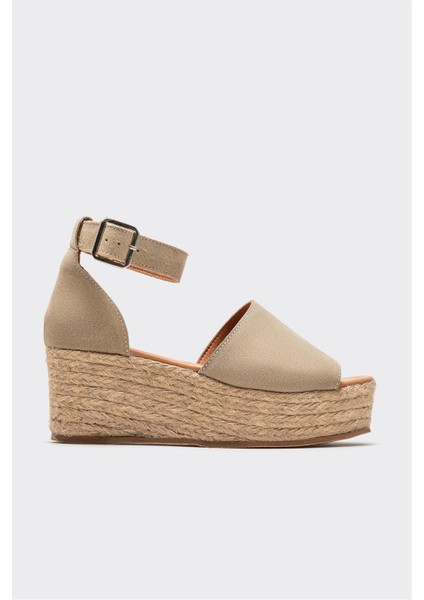 Bej Deri Kadın Dolgu Topuklu Sandalet
