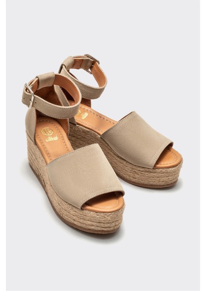 Bej Deri Kadın Dolgu Topuklu Sandalet fiyatları