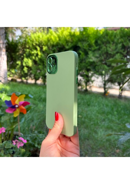 iPhone 11 Yeşil Metal Kamera Korumalı Silikon Kılıf