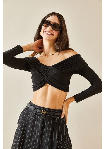 Siyah Kayık Yaka Büzgü Detaylı Crop Bluz 5YXK2-48367-02 fiyatları