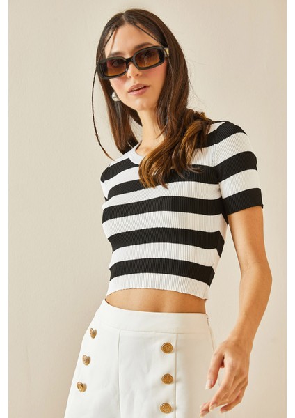 Beyaz Bisiklet Yaka Çizgili Triko Crop Bluz 5YXK2-48371-01