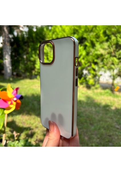 Apple iPhone 14 Bakır Detaylı Beyaz Parlak Silikon Kılıf