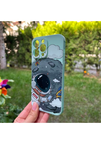 Apple iPhone 14 Pro Max Aydaki Astronot Turkuaz Silikon Kılıf